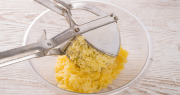 Die Kartoffelpresse im Einsatz